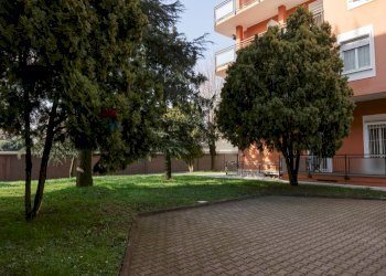 Giardino - Trilocale VIA PASUBIO
 
39, Cesano Boscone - foto 2