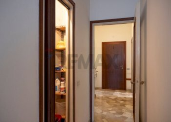 Hall / corridoio - Trilocale VIA PASUBIO
 
39, Cesano Boscone - foto 22