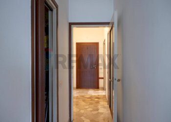 Hall / corridoio - Trilocale VIA PASUBIO
 
39, Cesano Boscone - foto 30