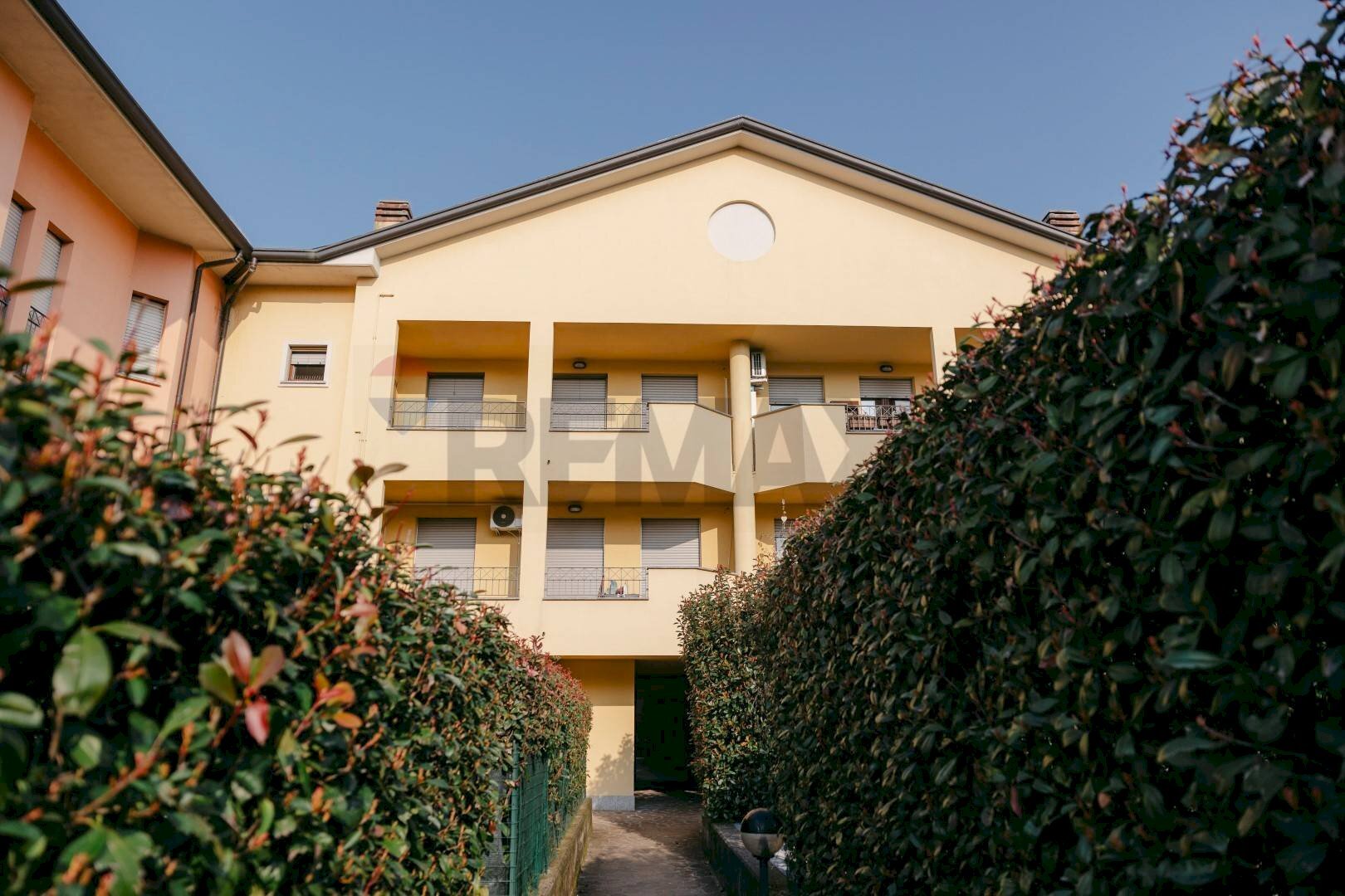 Edificio all\'aperto - Two-room apartment VIA VENEZIA
 
15, Usmate Velate - photo 1