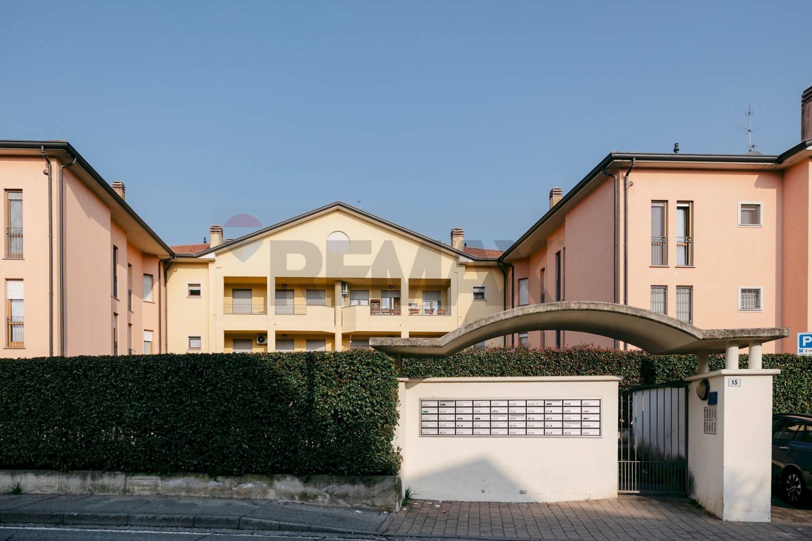 Edificio all\'aperto - Two-room apartment VIA VENEZIA
 
15, Usmate Velate - photo 2