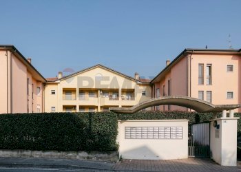 Edificio all\'aperto - Two-room apartment VIA VENEZIA
 
15, Usmate Velate - photo 2