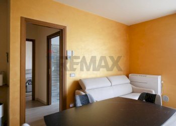 Sala da pranzo - Two-room apartment VIA VENEZIA
 
15, Usmate Velate - photo 8