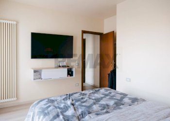 Camera / camera da letto - Two-room apartment VIA VENEZIA
 
15, Usmate Velate - photo 13
