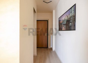 Hall / corridoio - Two-room apartment VIA VENEZIA
 
15, Usmate Velate - photo 25