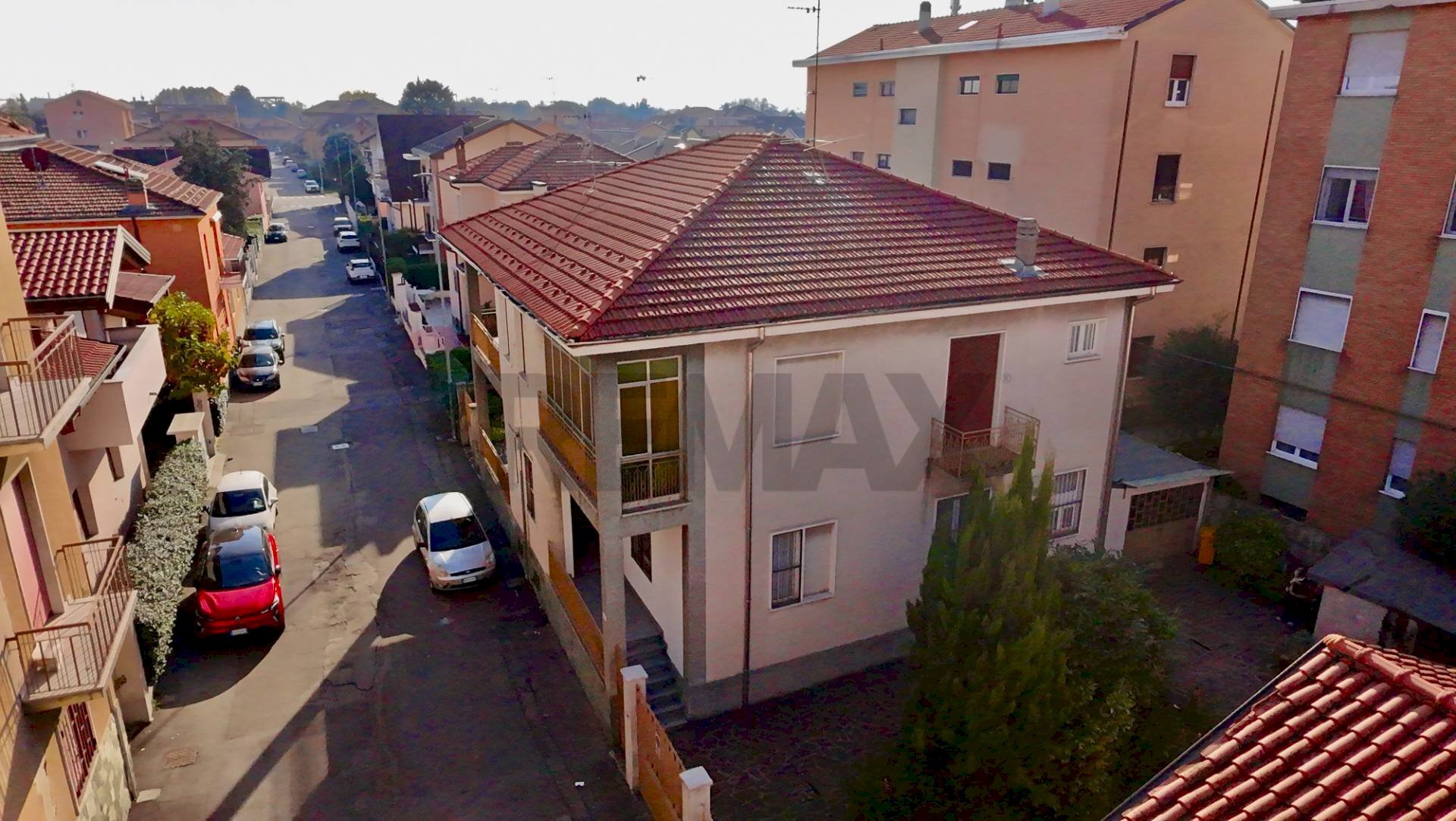 Edificio all\'aperto - Casa semi indipendente via Mameli
 
43, Rho - foto 2