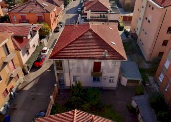 Edificio all\'aperto - Casa semi indipendente via Mameli
 
43, Rho - foto 26