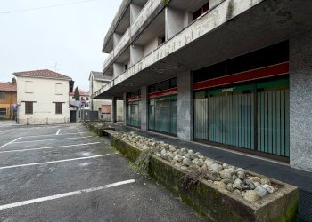 Edificio all\'aperto - Negozio Via Madonna
 
2, Lonate Pozzolo - foto 3