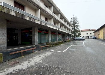 Edificio all\'aperto - Negozio Via Madonna
 
2, Lonate Pozzolo - foto 4