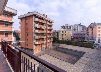 Edificio all\'aperto - Trilocale Via Jacopo Ruffini
 
14, Novara - foto 3