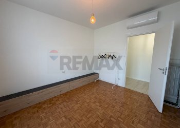 Stanza vuota - Trilocale via Fratelli de Grandi
 
10, Varese - foto 16