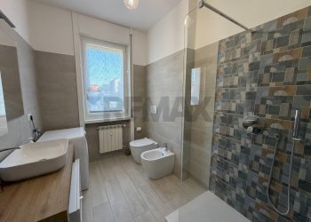 Bagno - Trilocale via Fratelli de Grandi
 
10, Varese - foto 19