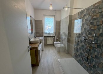 Bagno - Trilocale via Fratelli de Grandi
 
10, Varese - foto 21