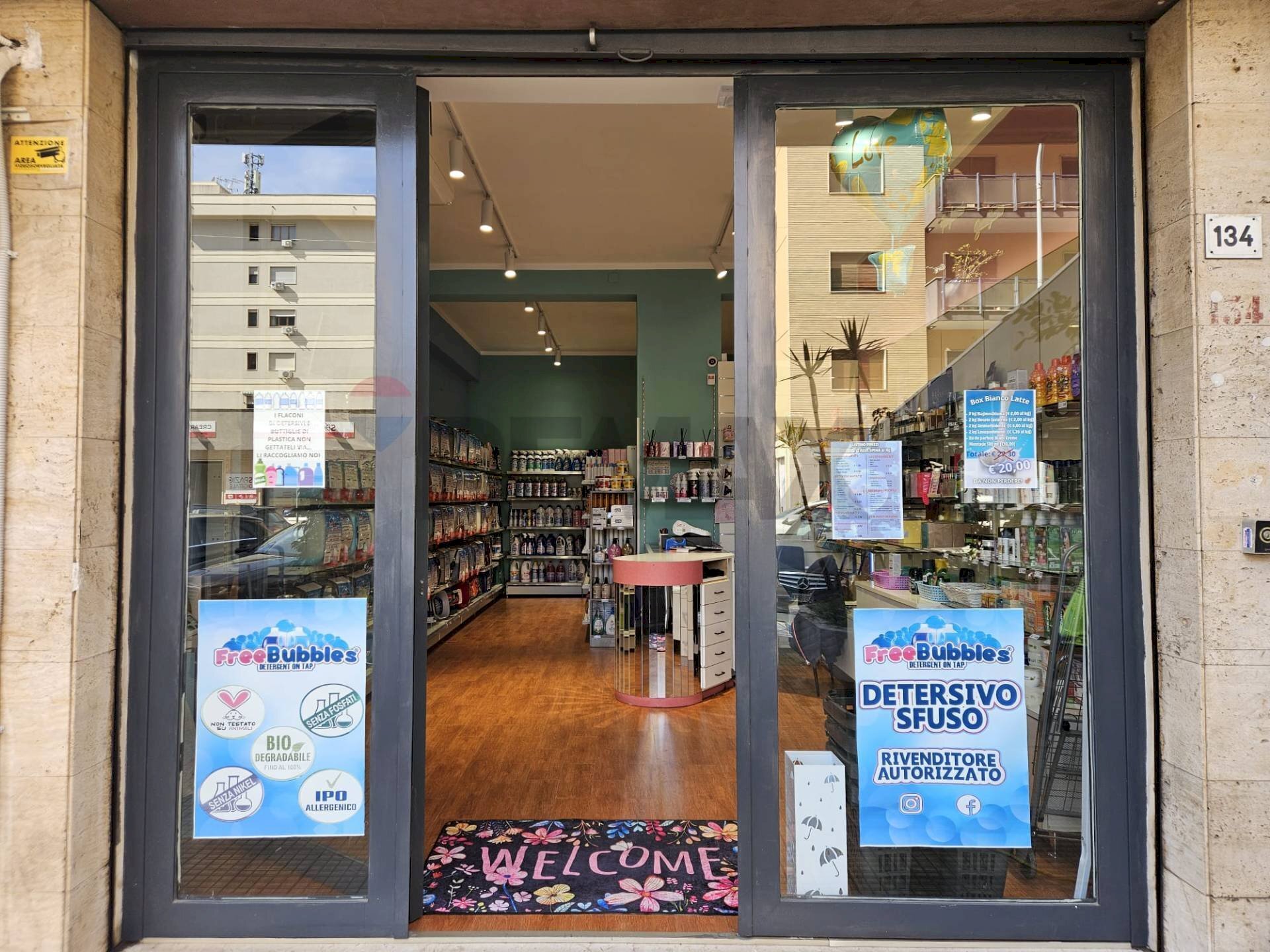 Vetrina - Commercial Premises Via Umberto Giordano
 
134, Palermo - photo 3