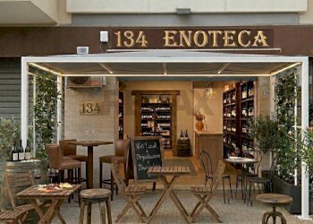 Ipotesi di arredo per spazio esterno Enoteca - Commercial Premises Via Umberto Giordano
 
134, Palermo - photo 1