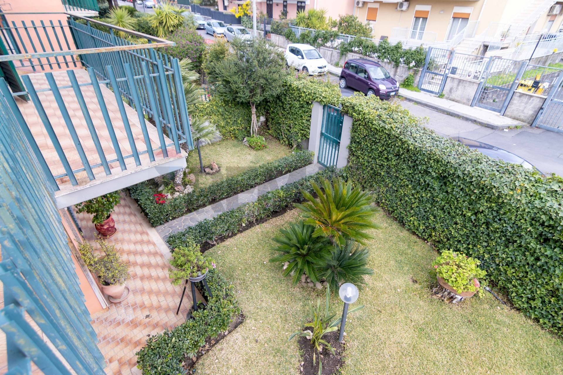 Giardino - Villa a Schiera Via Santa Caterina
68, San Pietro Clarenza - foto 2