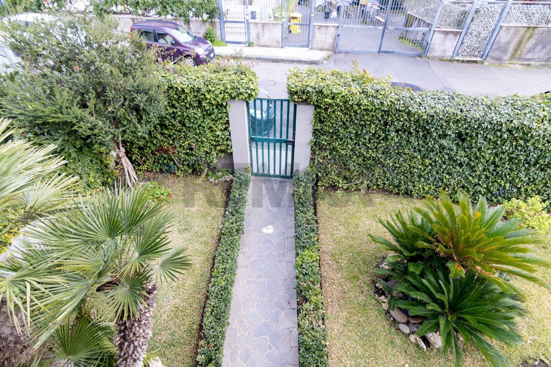 Giardino - Villa a Schiera Via Santa Caterina
68, San Pietro Clarenza - foto 3