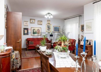 Sala da pranzo - Villa a Schiera Via Santa Caterina
 
68, San Pietro Clarenza - foto 31