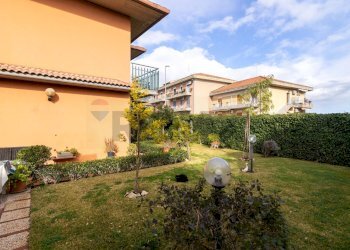 Giardino - Villa a Schiera Via Santa Caterina
 
68, San Pietro Clarenza - foto 56