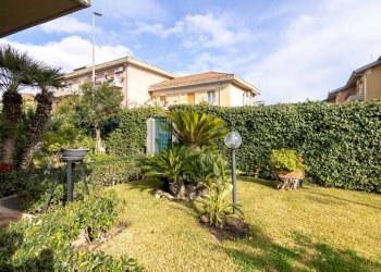 Giardino - Villa a Schiera Via Santa Caterina
 
68, San Pietro Clarenza - foto 57