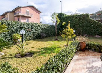 Giardino - Villa a Schiera Via Santa Caterina
 
68, San Pietro Clarenza - foto 60