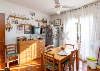 Sala da pranzo - Villa a Schiera Via Santa Caterina
 
68, San Pietro Clarenza - foto 42