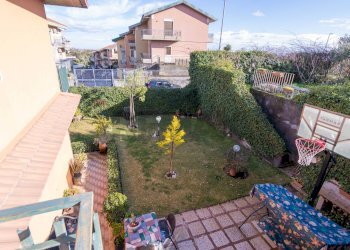 Giardino - Villa a Schiera Via Santa Caterina
 
68, San Pietro Clarenza - foto 67