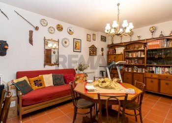 Sala da pranzo - Villa a Schiera Via Santa Caterina
 
68, San Pietro Clarenza - foto 79