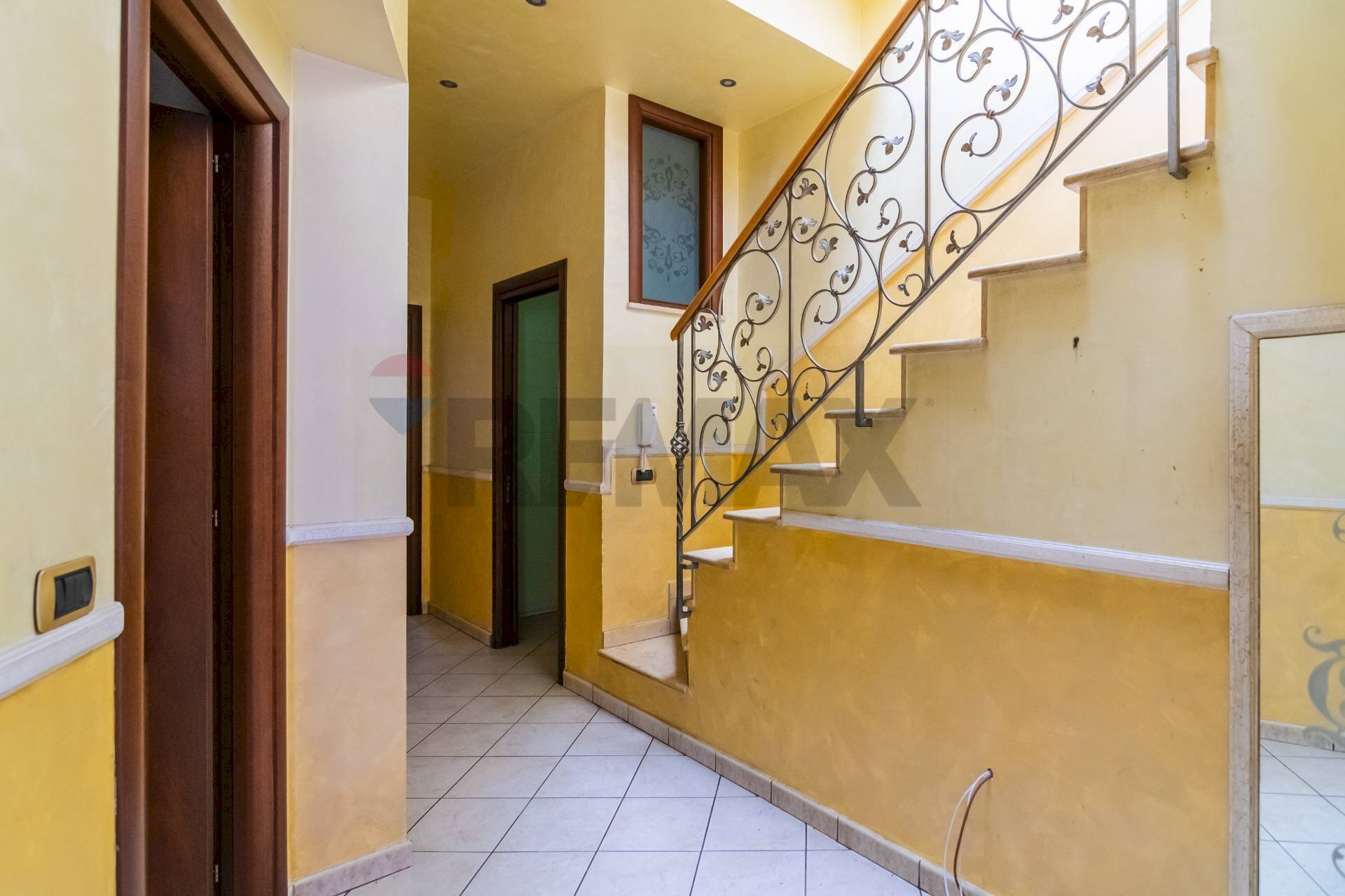 Scale - Independent house Via Vittorio Emanuele III
 
105, Acireale - photo 3