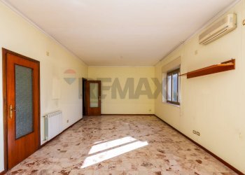 Stanza vuota - Appartamento Via IV Novembre
 
9, Sant'Agata Li Battiati - foto 11