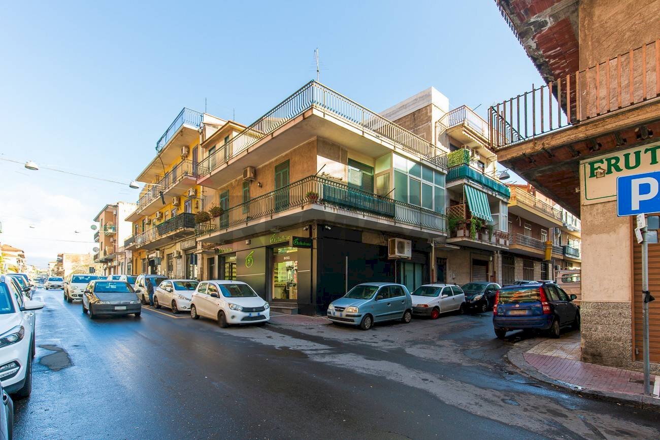 Edificio all\'aperto - Casa indipendente Via Nikolaj Lenin
 
112, Misterbianco - foto 2