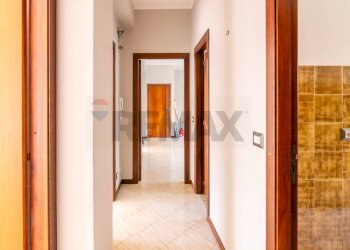 Hall / corridoio - Quadrilocale Via Finocchiari
 
178, Aci Catena - foto 10