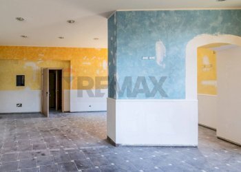 Stanza vuota - Locale Commerciale Via Candela
 
36, Aci Catena - foto 2