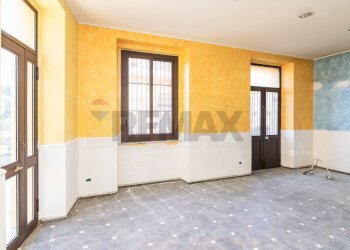 Stanza vuota - Locale Commerciale Via Candela
 
36, Aci Catena - foto 6