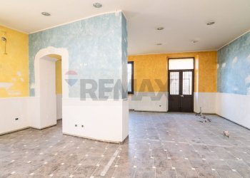 Stanza vuota - Locale Commerciale Via Candela
 
36, Aci Catena - foto 11