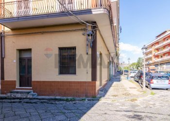 Casa all\'aperto - Locale Commerciale Via Candela
 
36, Aci Catena - foto 13