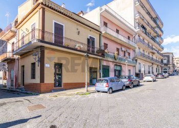 Edificio all\'aperto - Locale Commerciale Via Candela
 
36, Aci Catena - foto 14