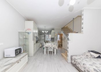 Sala da pranzo - Villa a Schiera Via Geraci Siculo
 
13, Roma - foto 11