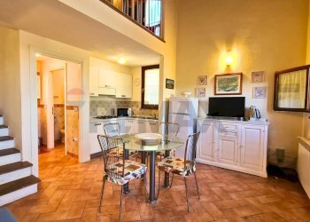 Sala da pranzo - Semi-detached house Via Camporbiano
 
1, Gambassi Terme - photo 19