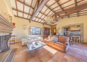 Soggiorno - Villa Via Monte Topino
 
40, Sutri - foto 25