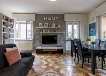 Sala da pranzo - Trilocale Via Tommaso Grossi
 
4, Erba - foto 3