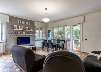 Sala da pranzo - Trilocale Via Tommaso Grossi
 
4, Erba - foto 4