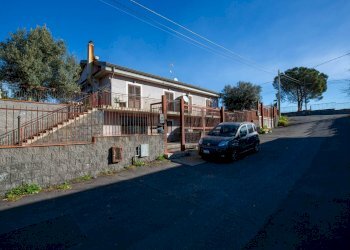 Casa all\'aperto - Villa via Aosta
 
6, Mascalucia - foto 1