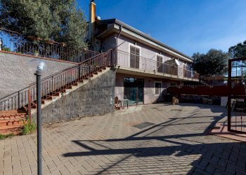 Edificio all\'aperto - Villa via Aosta
 
6, Mascalucia - foto 2