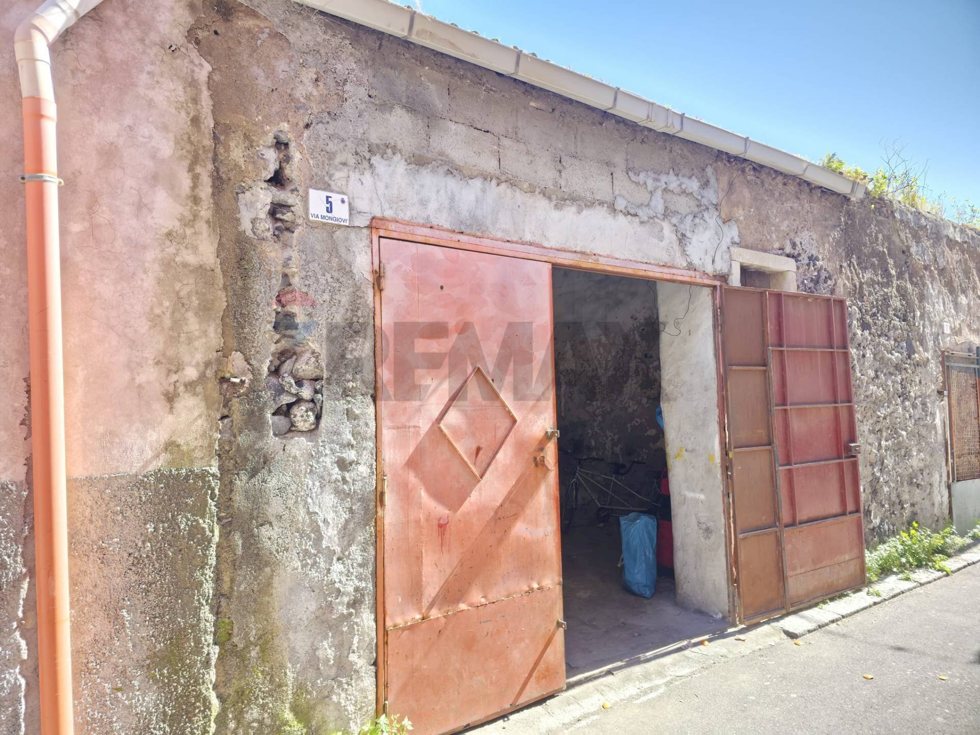 Edificio all\'aperto - Casa indipendente via mongiovi'
 
5, Catania - foto 1