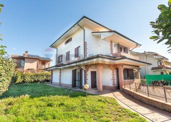 Casa all\'aperto - Villa Via Grazia Deledda
 
24, Casaletto Lodigiano - foto 34