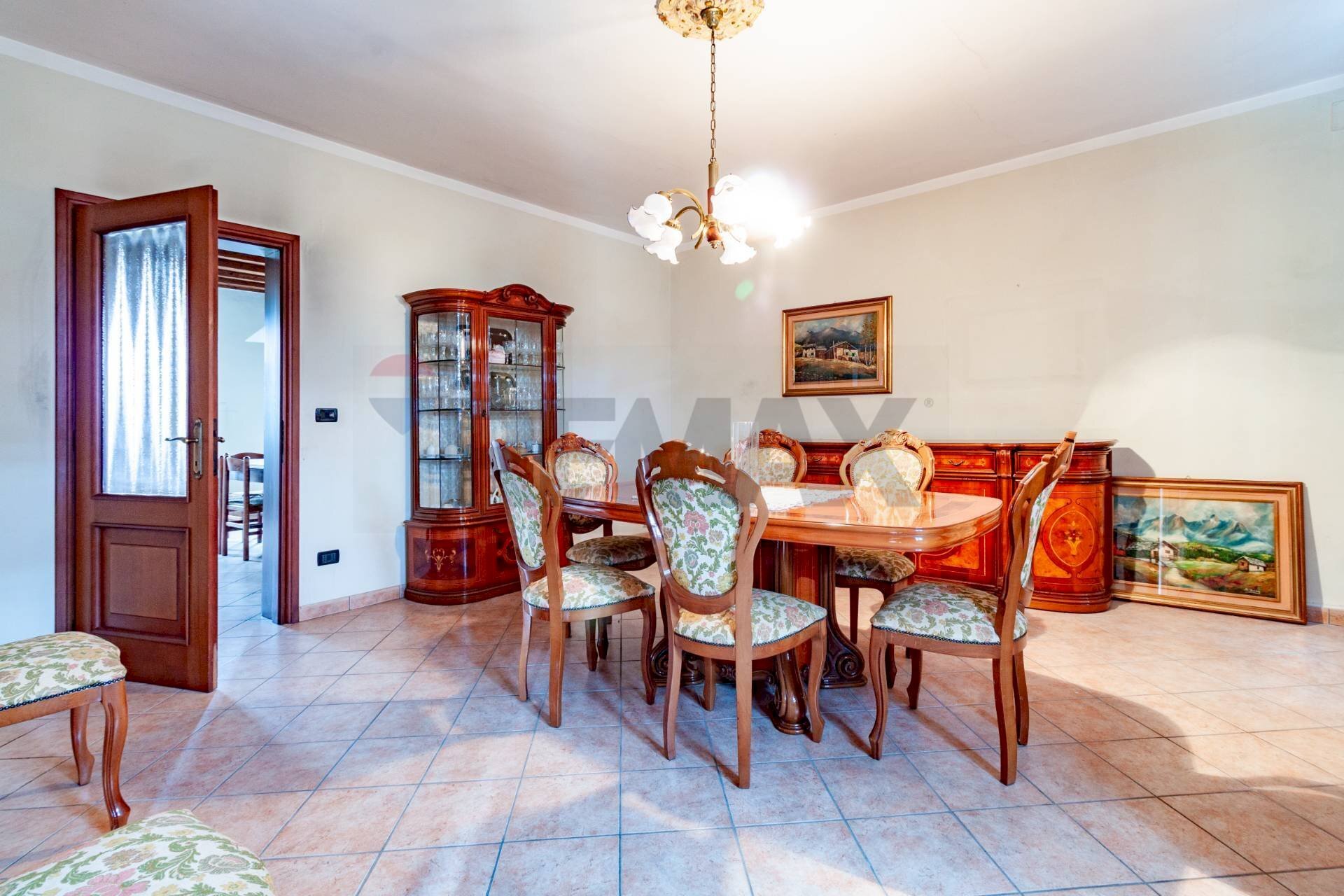 Sala da pranzo - Independent house Str P V Marone
 
40, Marcaria - photo 1