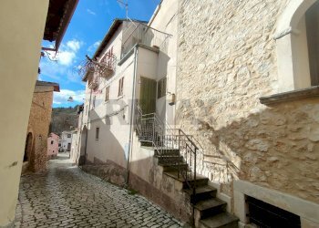 Scale - Casa semi indipendente Via LAuretana
 
15, Prata d'Ansidonia - foto 1