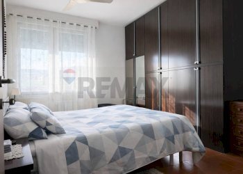 Seconda Camera / camera da letto - Quadrilocale Via Monte San Gabriele
 
42, Novara - foto 12