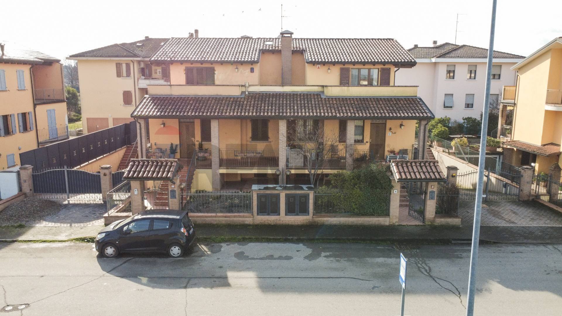 Edificio all\'aperto - Villa a Schiera Via Massimo D'Antona
9, Collecchio - foto 2